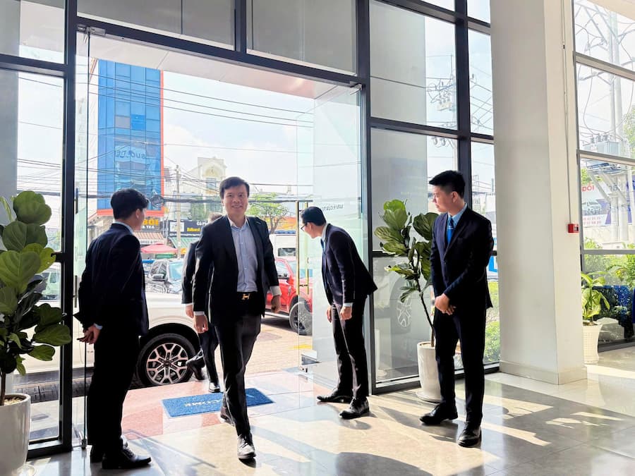 ĐÓN TIẾP BAN LÃNH ĐẠO FORD VIỆT NAM 2