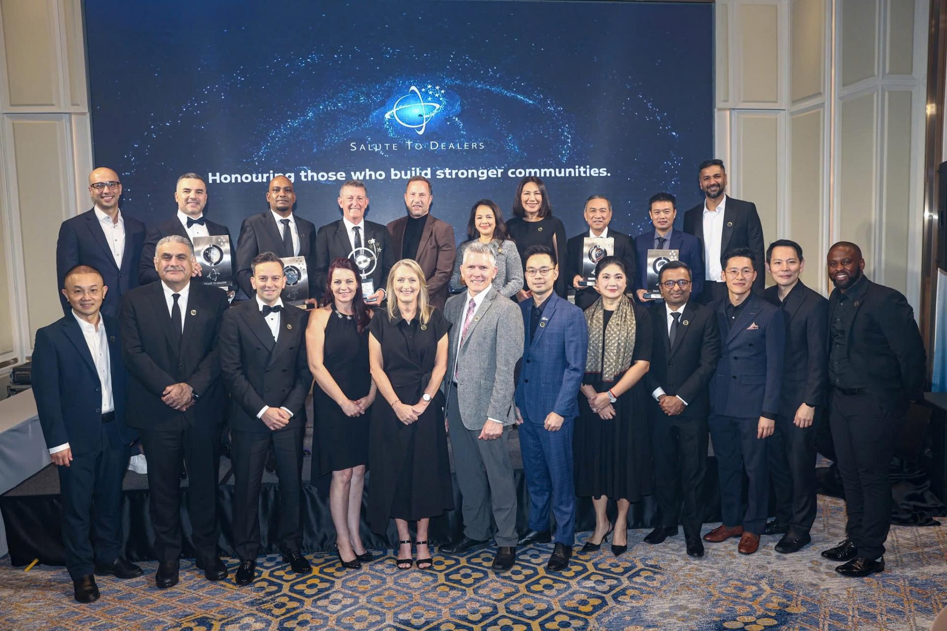 GIẢI THƯỞNG CAO QUÝ SALUTE TO DEALERS 03