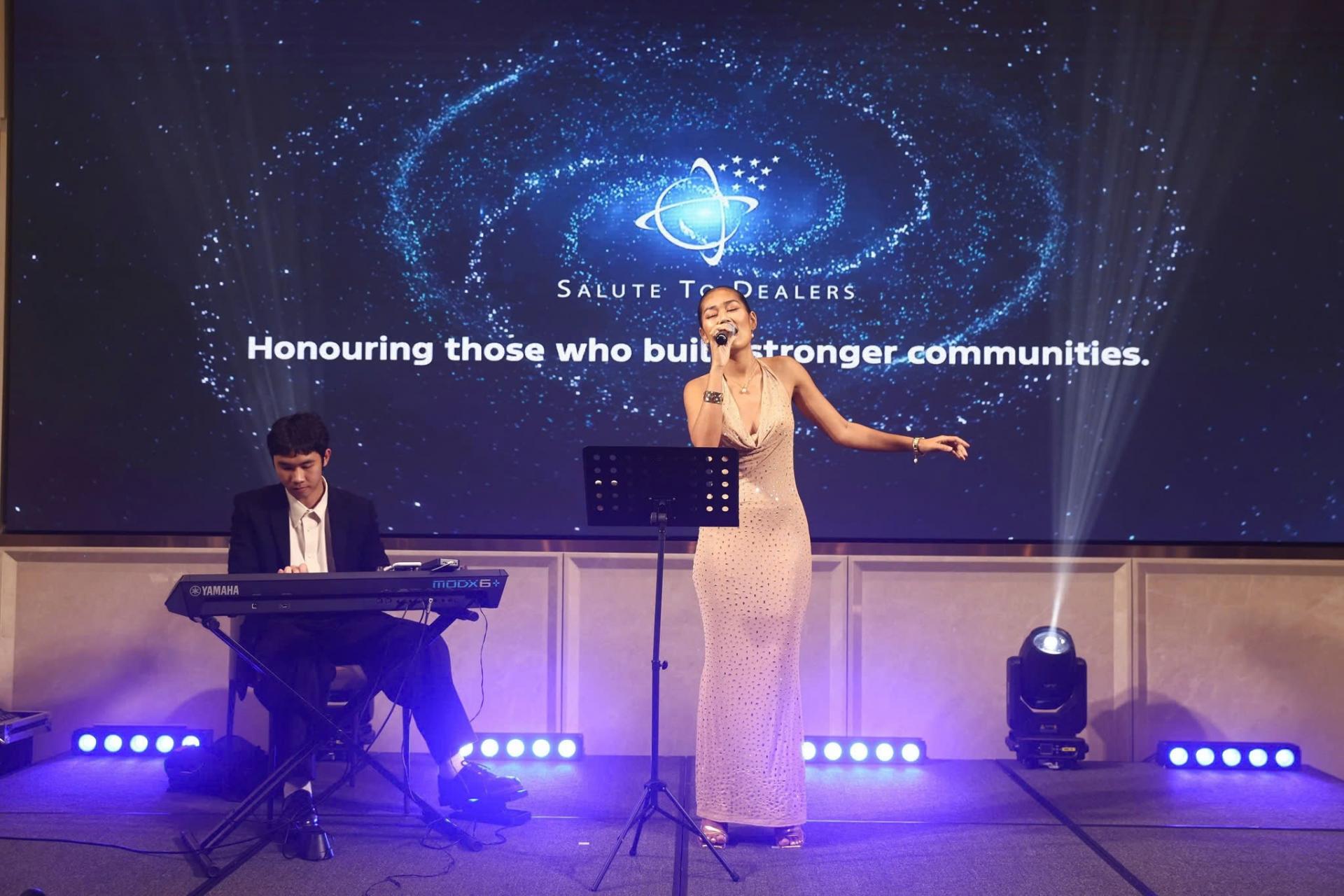 GIẢI THƯỞNG CAO QUÝ SALUTE TO DEALERS 08