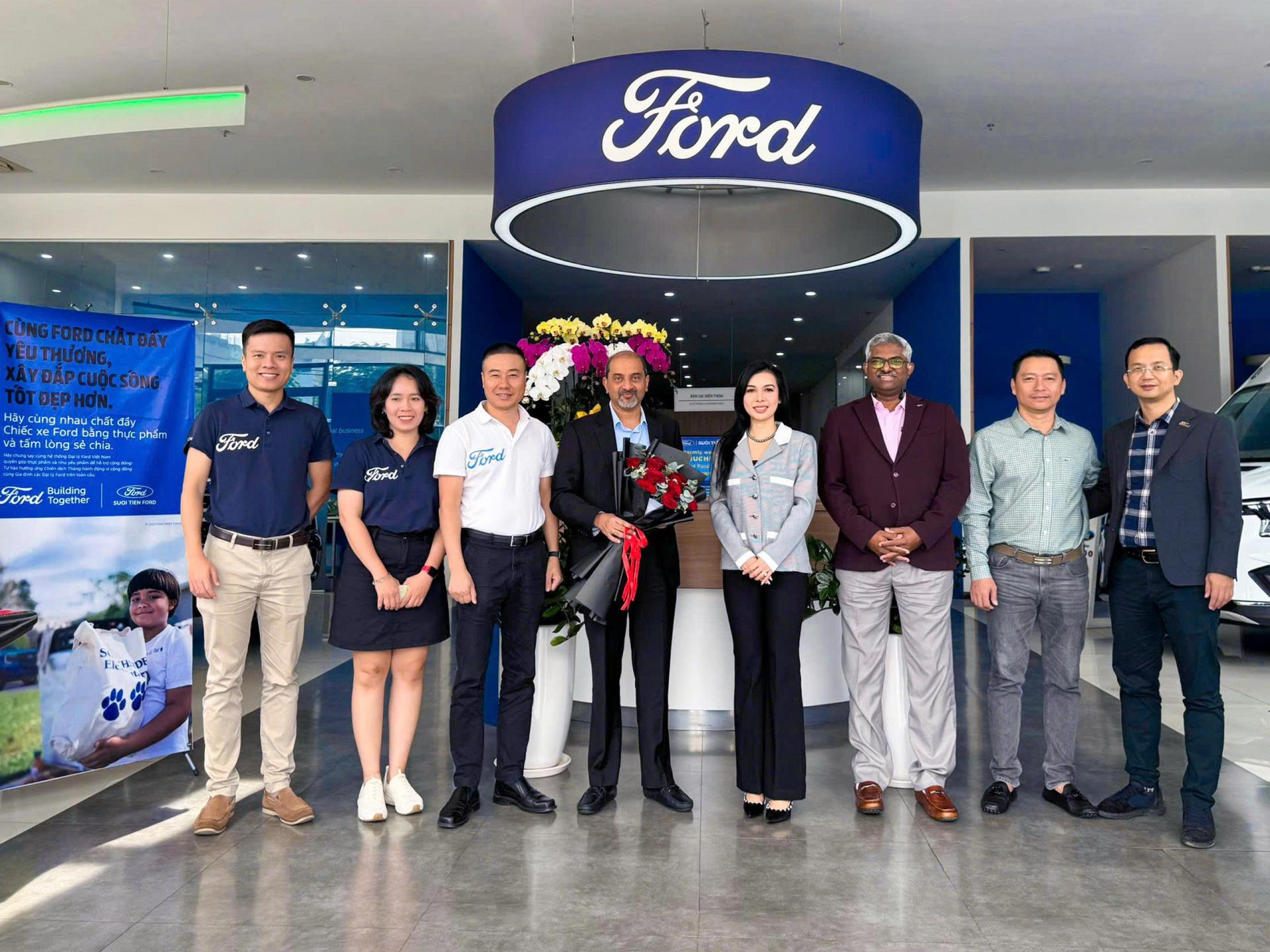 VINH DỰ ĐÓN TIẾP BAN LÃNH ĐẠO FORD VIỆT NAM 1