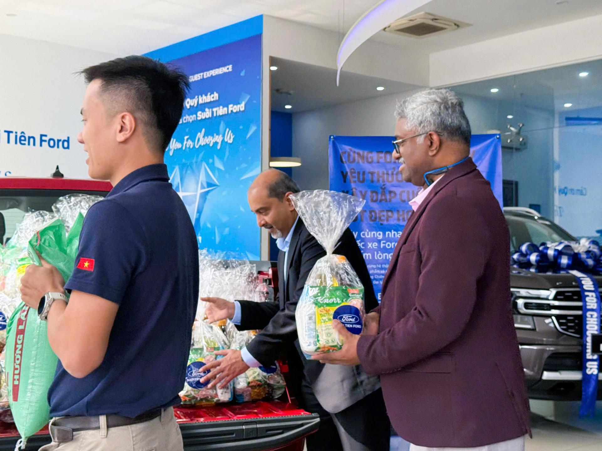 VINH DỰ ĐÓN TIẾP BAN LÃNH ĐẠO FORD VIỆT NAM 4