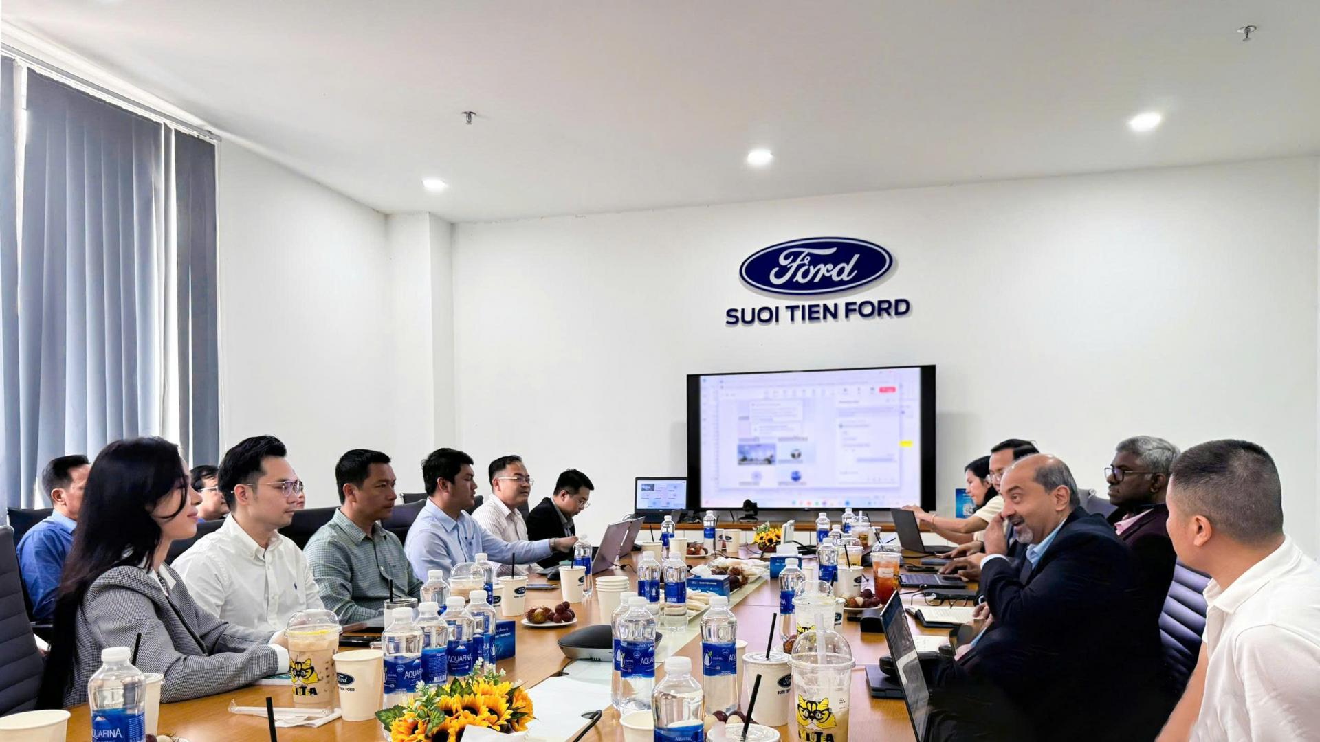 VINH DỰ ĐÓN TIẾP BAN LÃNH ĐẠO FORD VIỆT NAM 7